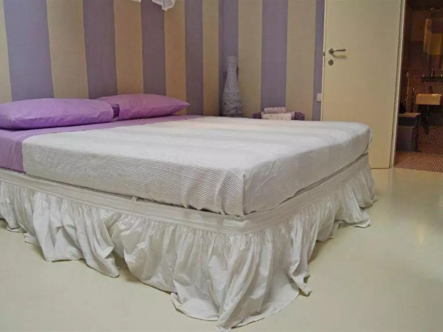 Immagine 34 di Casa colonica in vendita  a Lucca