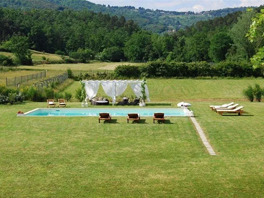 Immagine 69 di Casa colonica in vendita  a Lucca