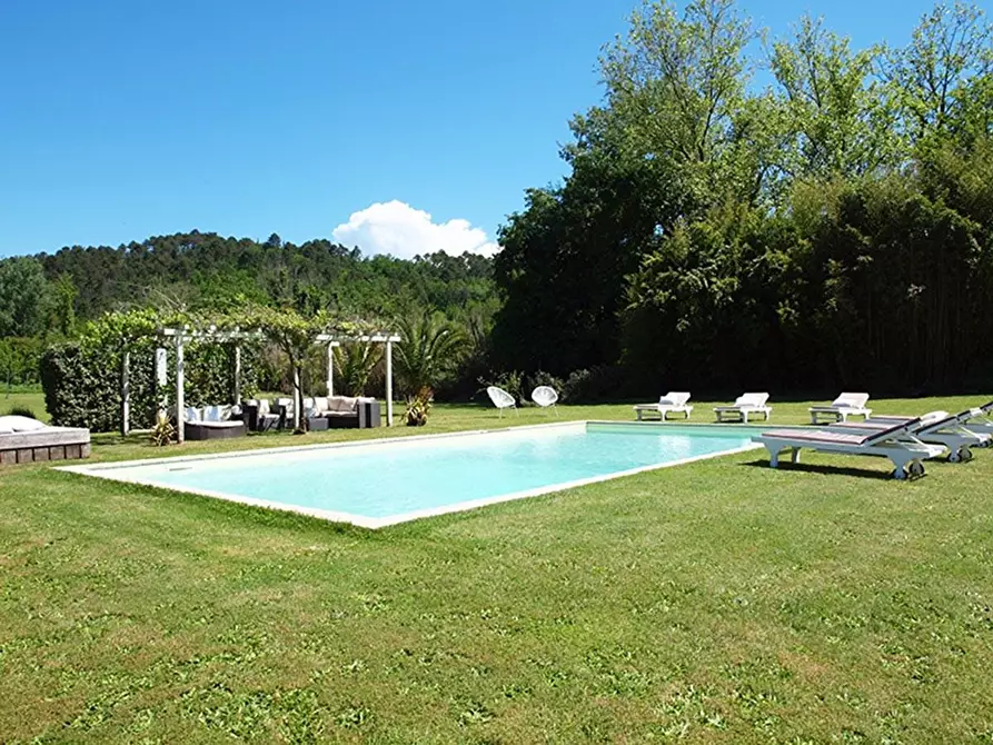 Immagine 16 di Casa colonica in vendita  a Lucca