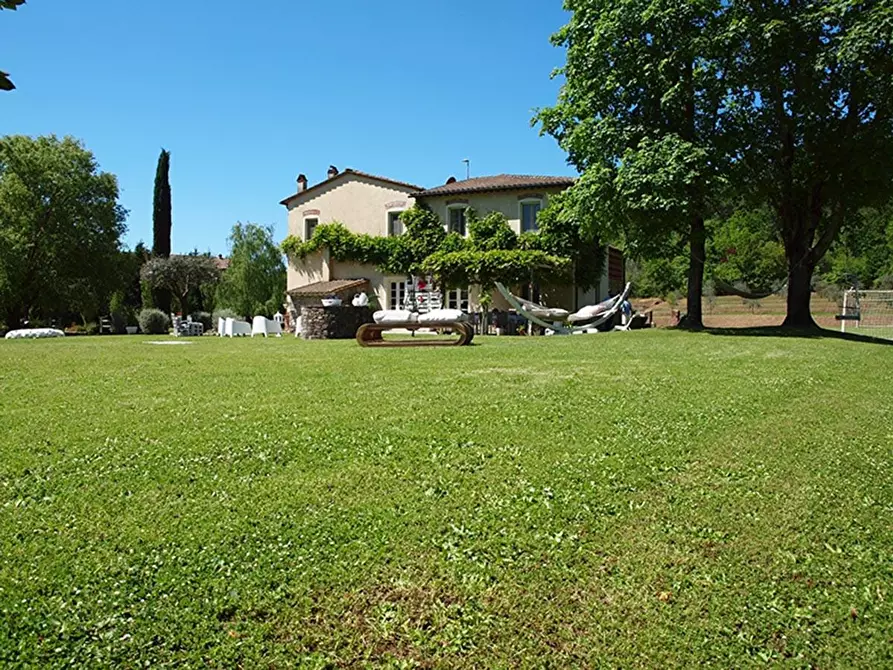 Immagine 15 di Casa colonica in vendita  a Lucca