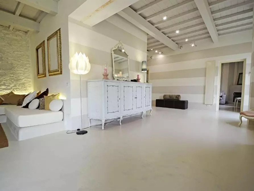 Immagine 41 di Casa colonica in vendita  a Lucca