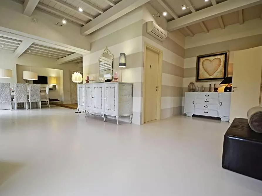 Immagine 43 di Casa colonica in vendita  a Lucca