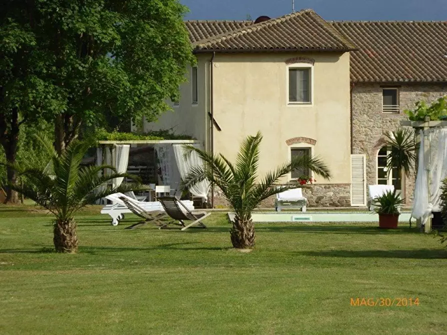 Immagine 8 di Casa colonica in vendita  a Lucca