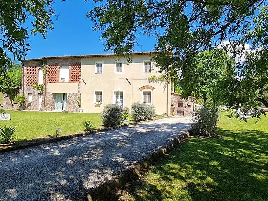 Immagine 6 di Casa colonica in vendita  a Lucca