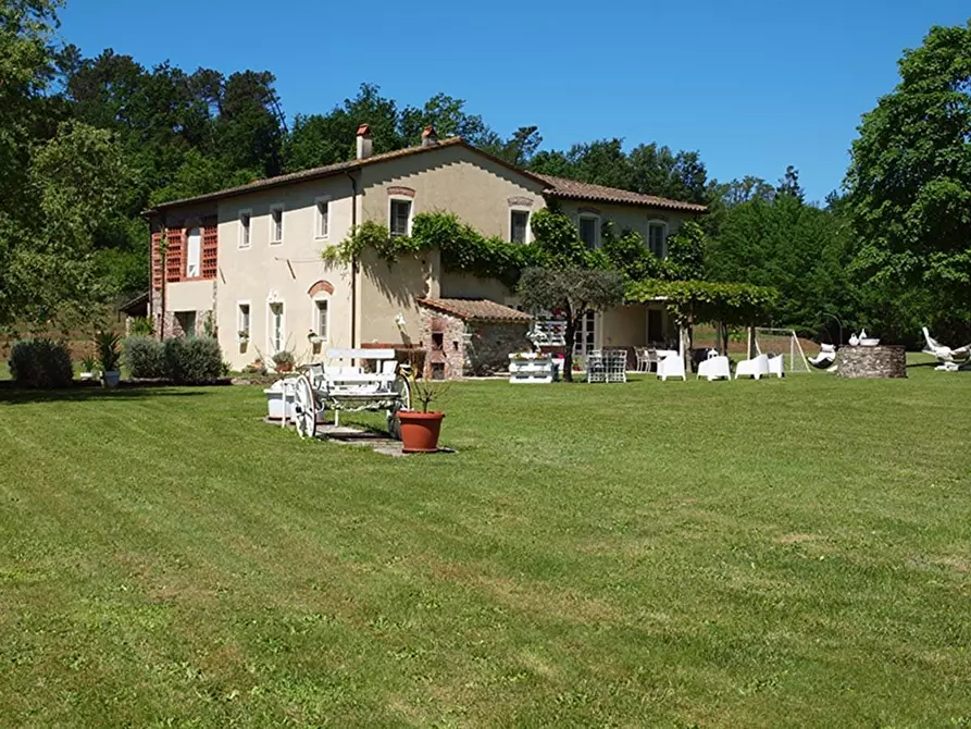 Immagine 17 di Casa colonica in vendita  a Lucca