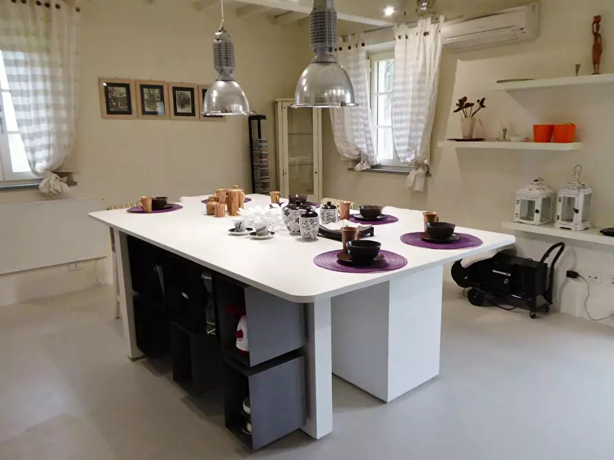 Immagine 29 di Casa colonica in vendita  a Lucca
