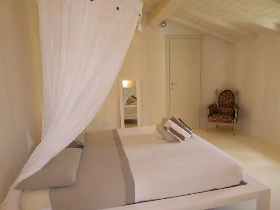 Immagine 23 di Casa colonica in vendita  a Lucca