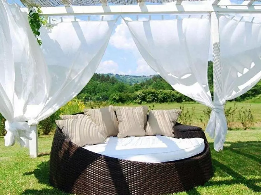 Immagine 51 di Casa colonica in vendita  a Lucca