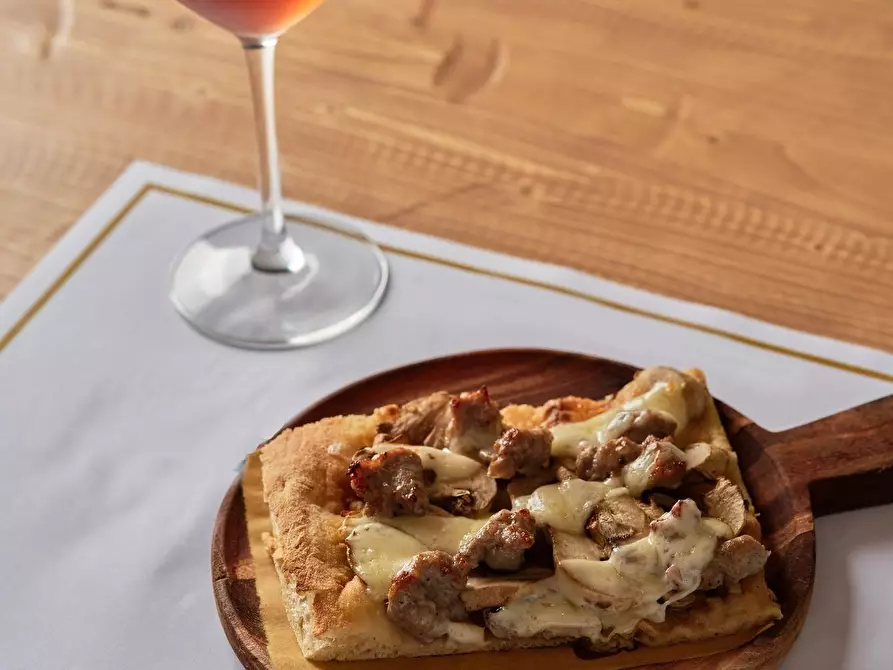 Immagine 1 di Attività commerciale in vendita  a Pisa