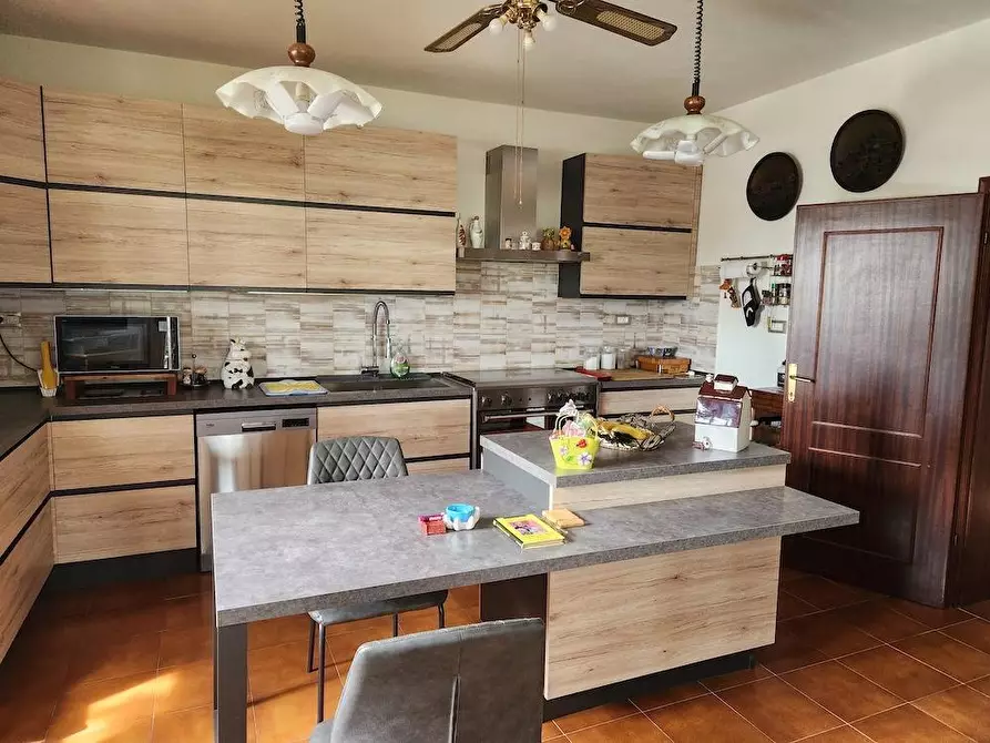 Immagine 10 di Casa indipendente in vendita  a Santa Maria A Monte