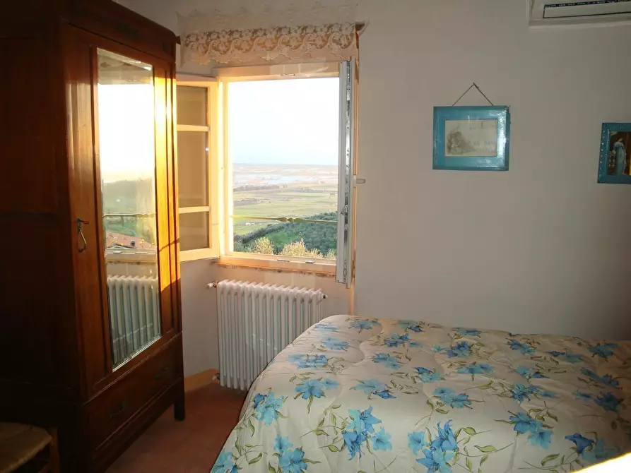 Immagine 10 di Casa colonica in vendita  a Massarosa