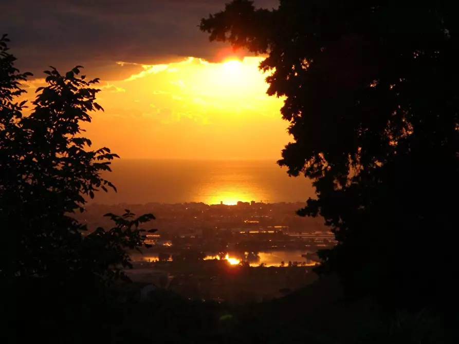 Immagine 2 di Casa colonica in vendita  a Massarosa