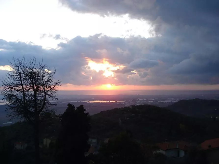 Immagine 11 di Casa colonica in vendita  a Massarosa