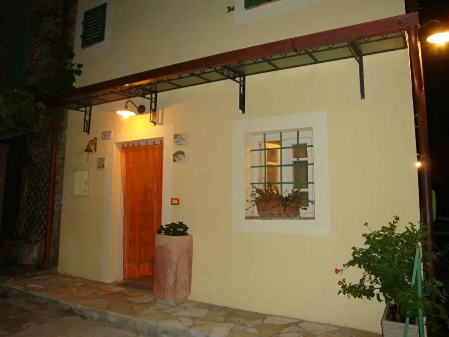 Immagine 20 di Casa colonica in vendita  a Massarosa