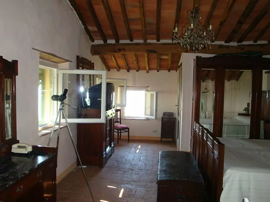 Immagine 13 di Casa colonica in vendita  a Massarosa