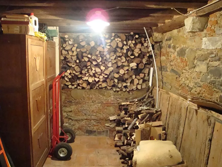 Immagine 31 di Casa colonica in vendita  a Massarosa