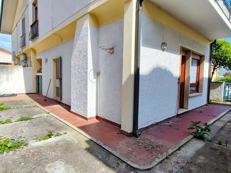 Immagine 17 di Casa bifamiliare in vendita  a Viareggio