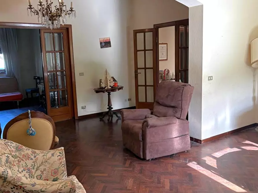 Immagine 11 di Villa in vendita  a Lucca