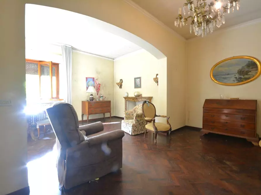 Immagine 9 di Villa in vendita  a Lucca