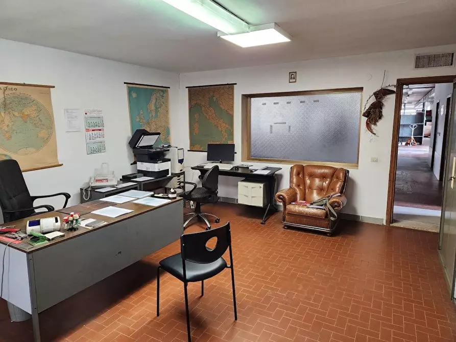 Immagine 2 di Attività artigianale in affitto  a Santa Maria A Monte