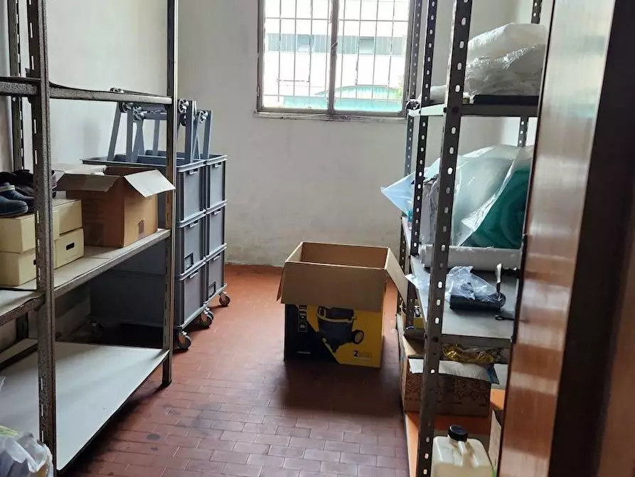 Immagine 4 di Attività artigianale in affitto  a Santa Maria A Monte