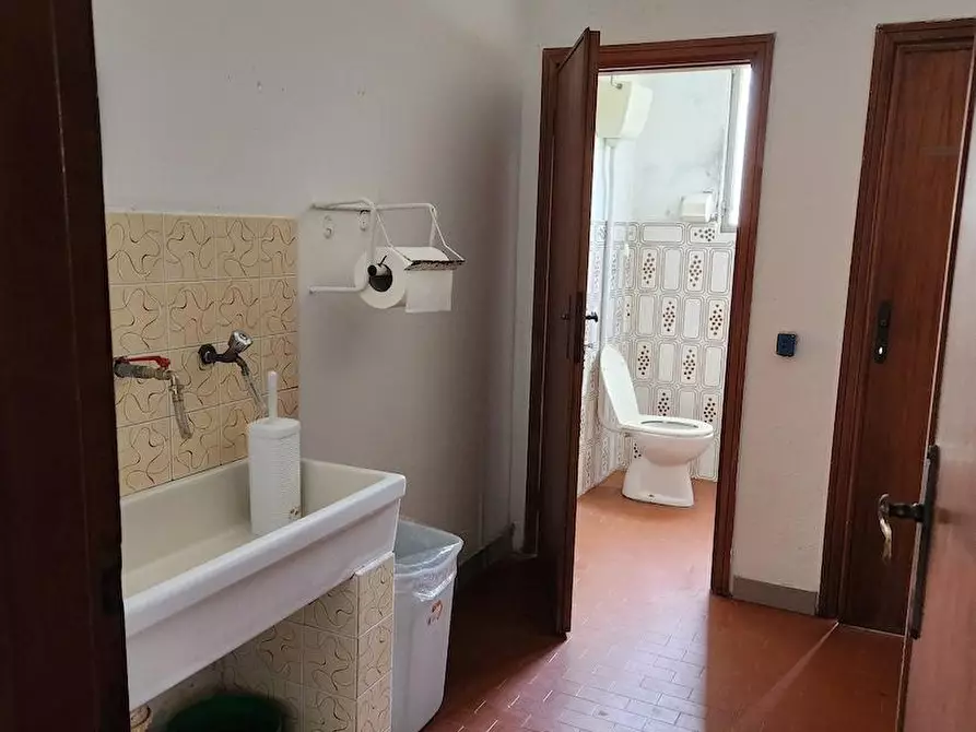 Immagine 5 di Attività artigianale in affitto  a Santa Maria A Monte