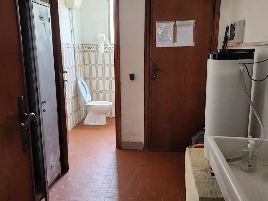 Immagine 7 di Attività artigianale in affitto  a Santa Maria A Monte