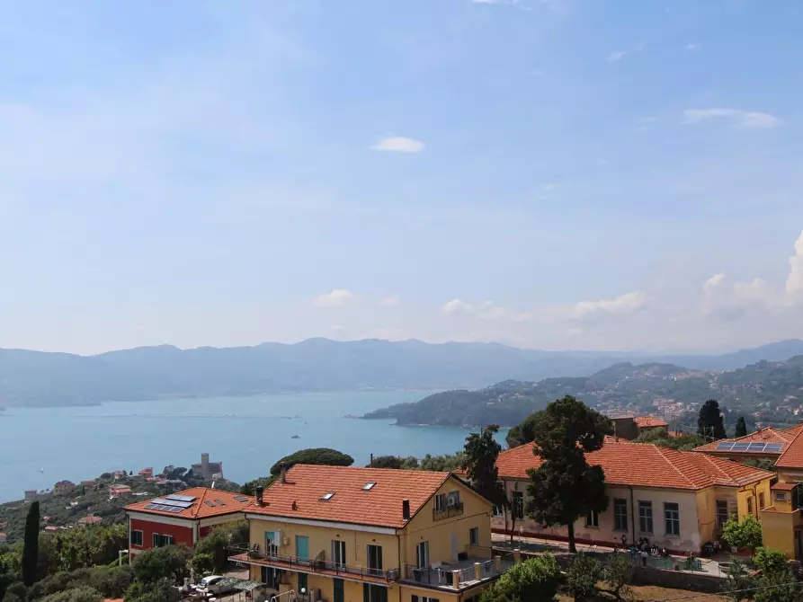 Immagine 6 di Appartamento in vendita  a Lerici