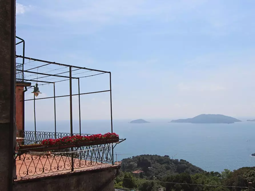 Immagine 1 di Appartamento in vendita  a Lerici