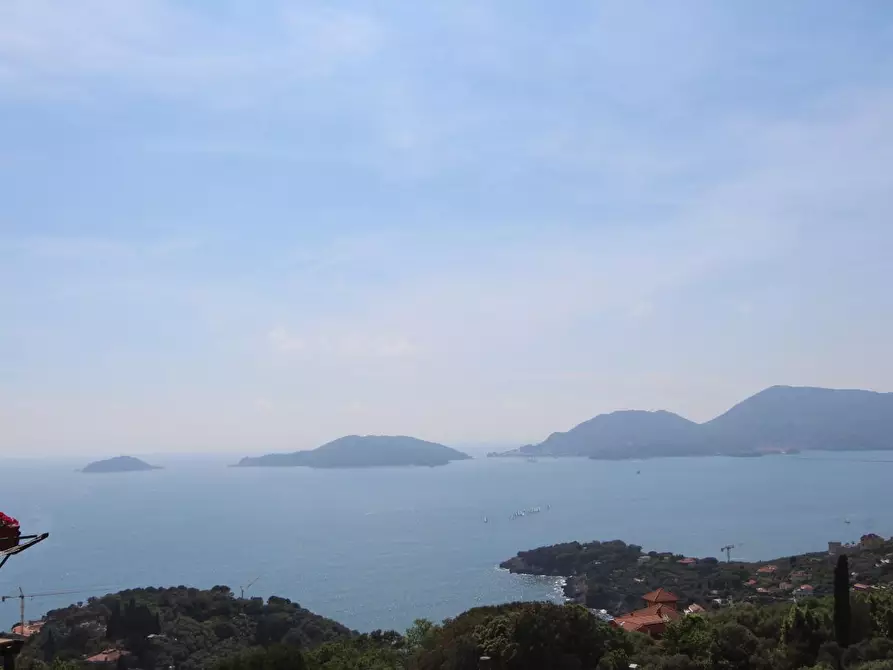 Immagine 8 di Appartamento in vendita  a Lerici