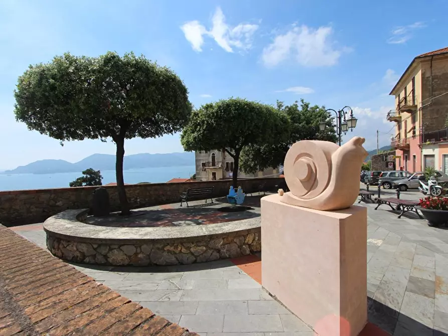 Immagine 11 di Appartamento in vendita  a Lerici