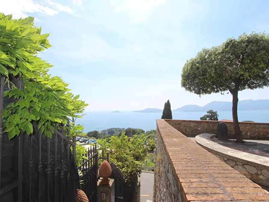 Immagine 12 di Appartamento in vendita  a Lerici