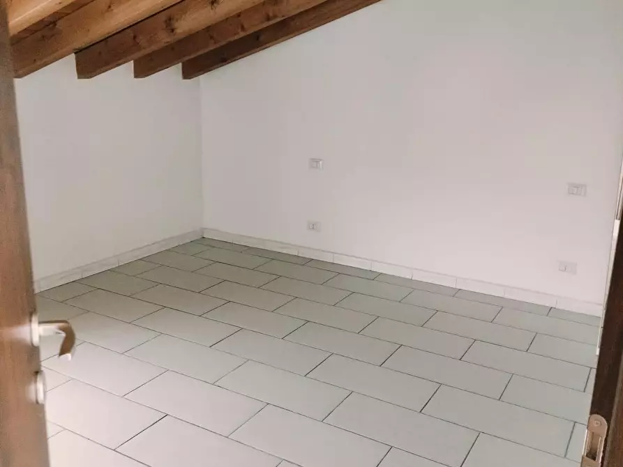 Immagine 12 di Appartamento in vendita  a Castelnovo Di Sotto
