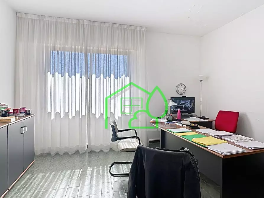 Immagine 10 di Ufficio in vendita  a Viareggio