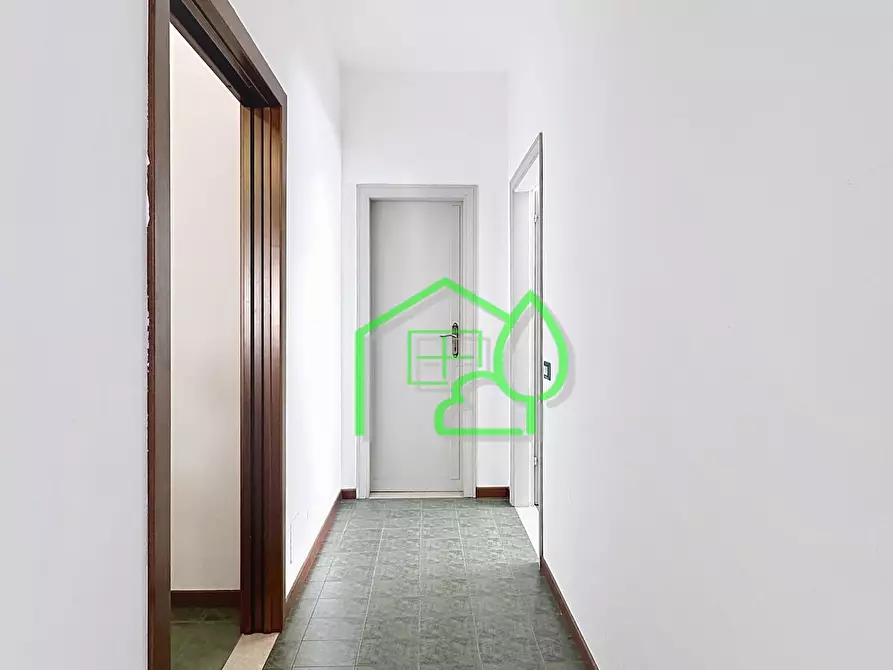 Immagine 3 di Ufficio in vendita  a Viareggio