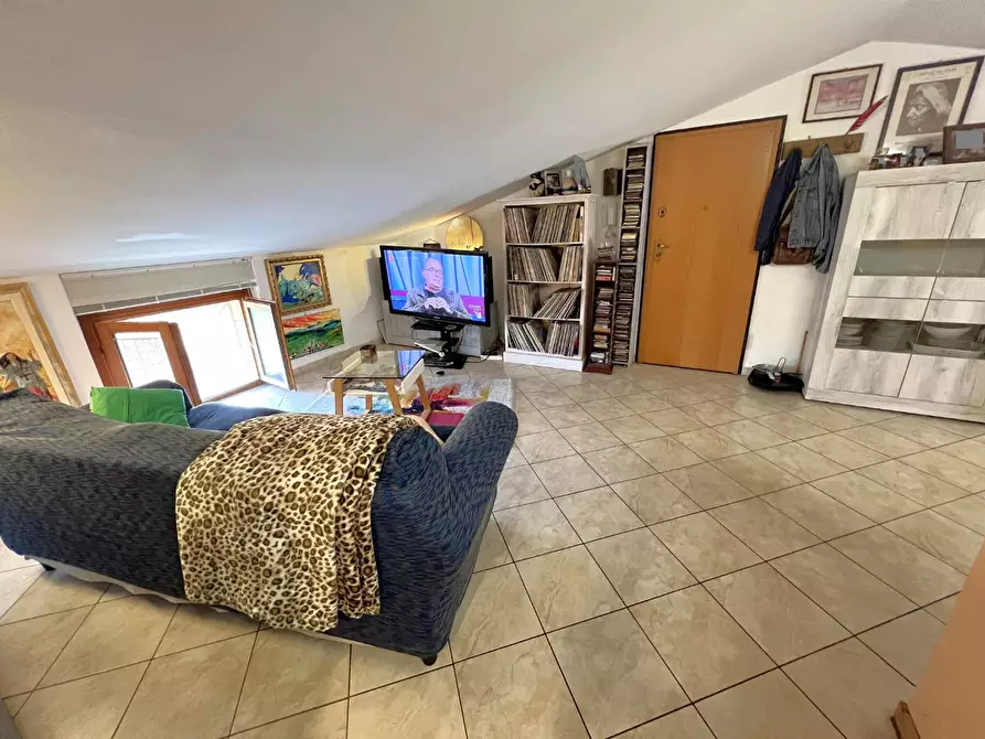 Immagine 4 di Mansarda in vendita  a Cascina