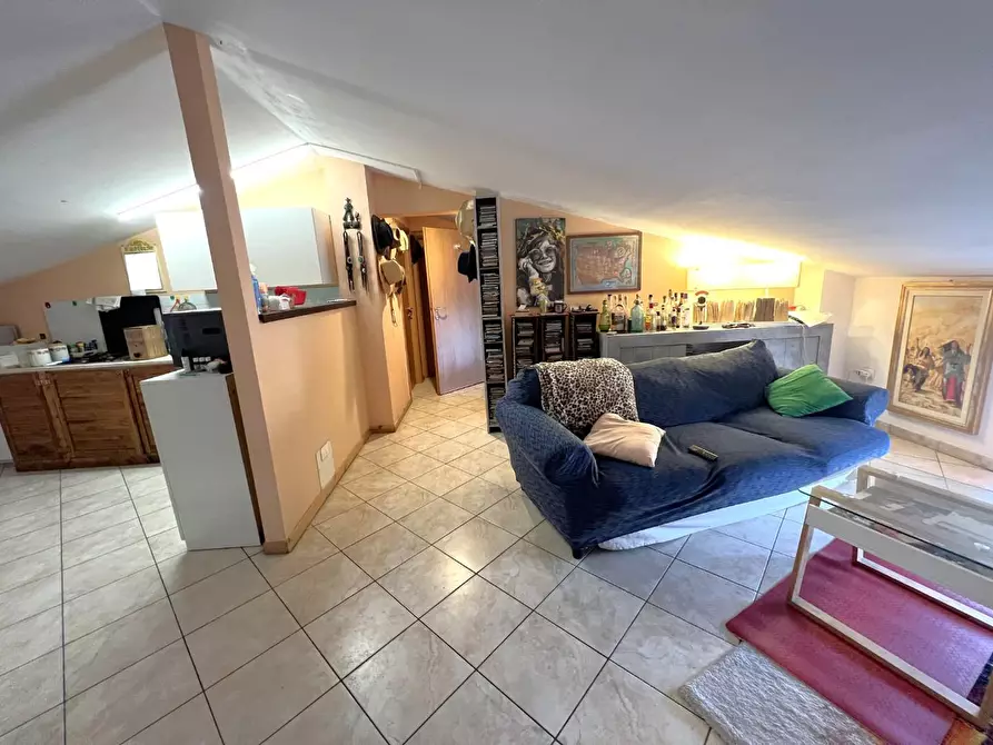 Immagine 2 di Mansarda in vendita  a Cascina