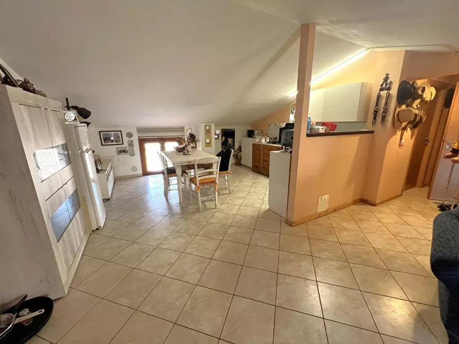 Immagine 1 di Mansarda in vendita  a Cascina