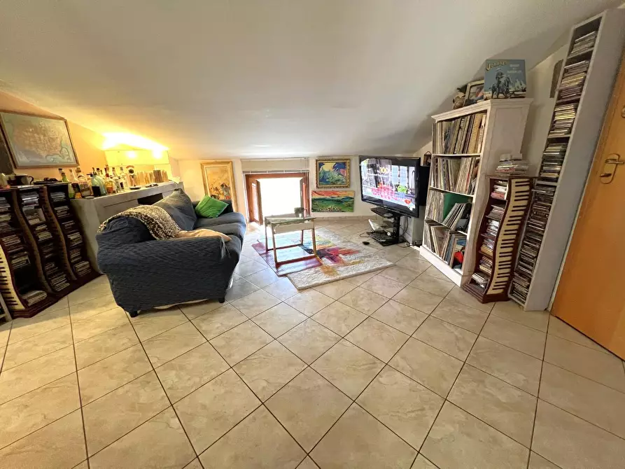 Immagine 3 di Mansarda in vendita  a Cascina