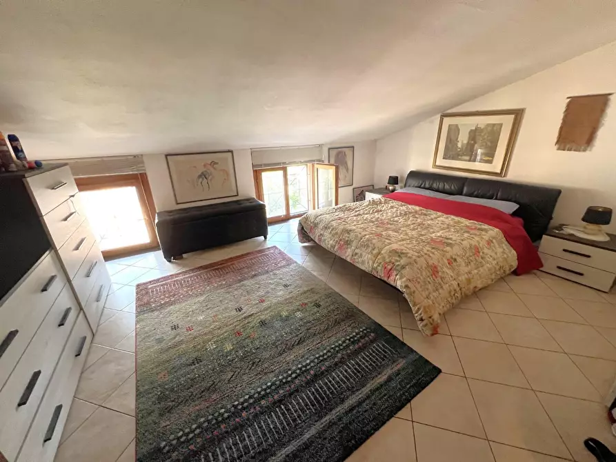 Immagine 9 di Mansarda in vendita  a Cascina