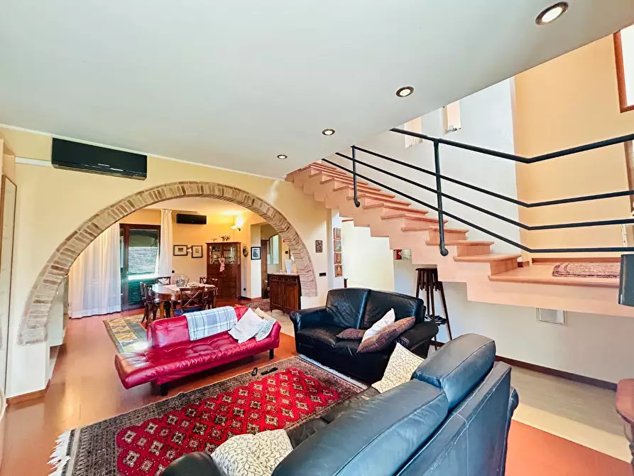 Immagine 10 di Villa in vendita  a San Miniato