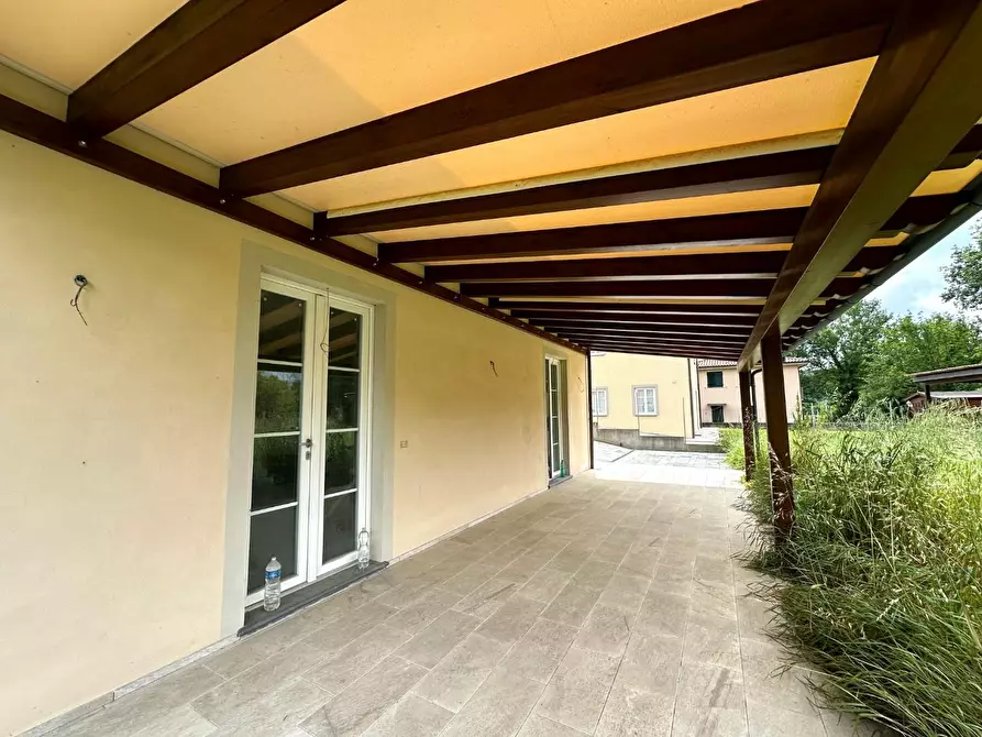 Immagine 31 di Villa in vendita  a Capannori
