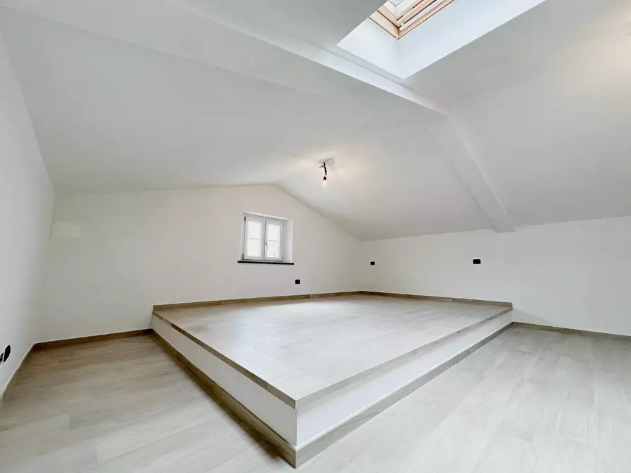 Immagine 21 di Villa in vendita  a Capannori