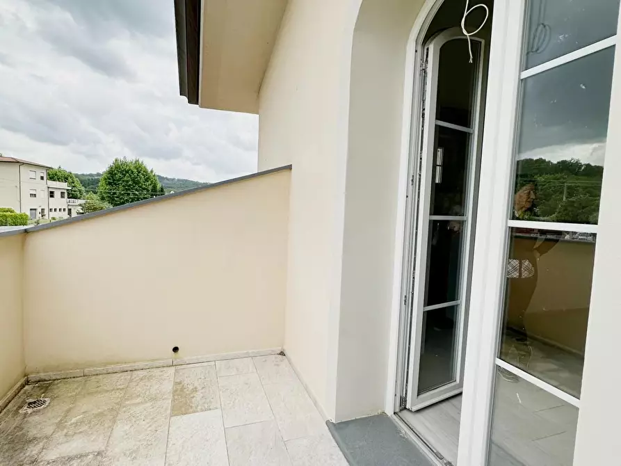 Immagine 19 di Villa in vendita  a Capannori