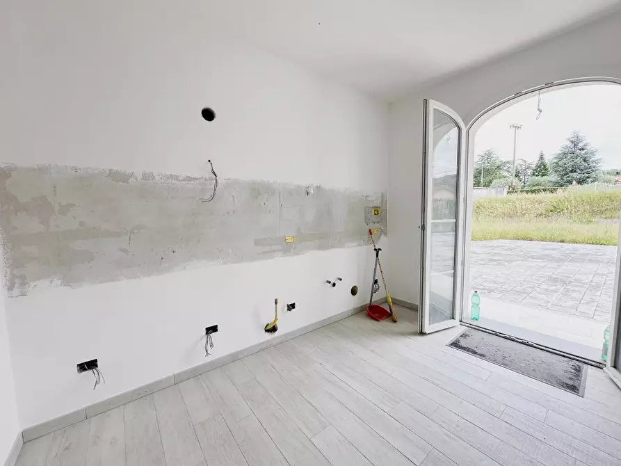 Immagine 6 di Villa in vendita  a Capannori