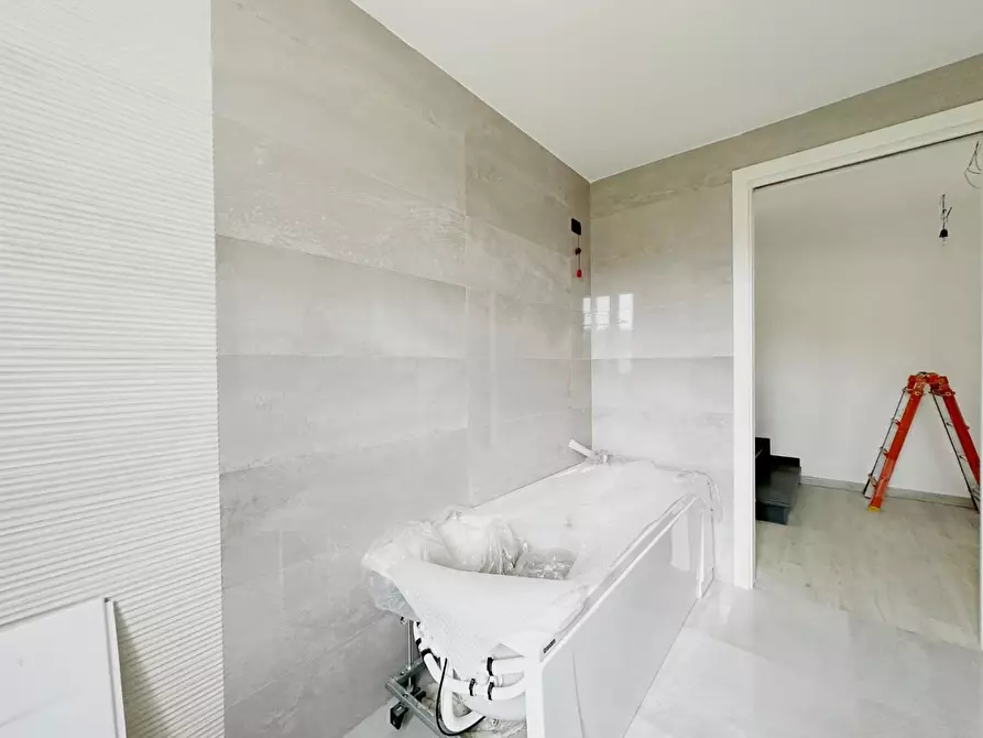 Immagine 14 di Villa in vendita  a Capannori