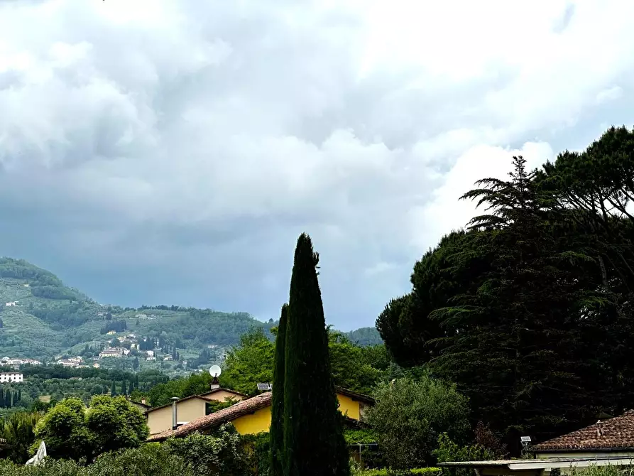 Immagine 33 di Villa in vendita  a Capannori