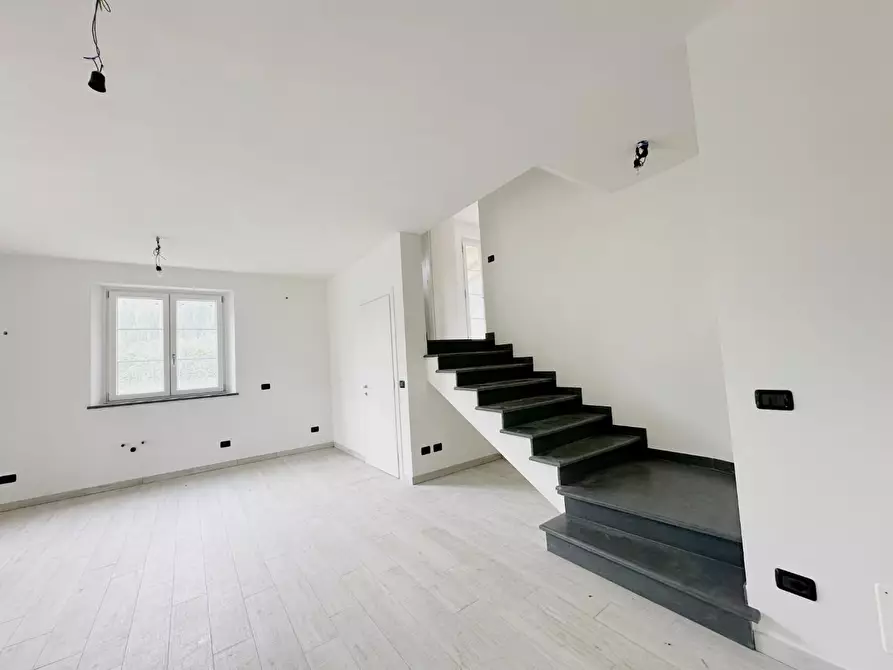 Immagine 25 di Villa in vendita  a Capannori