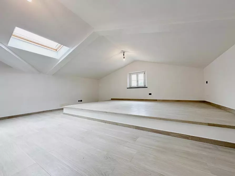 Immagine 20 di Villa in vendita  a Capannori