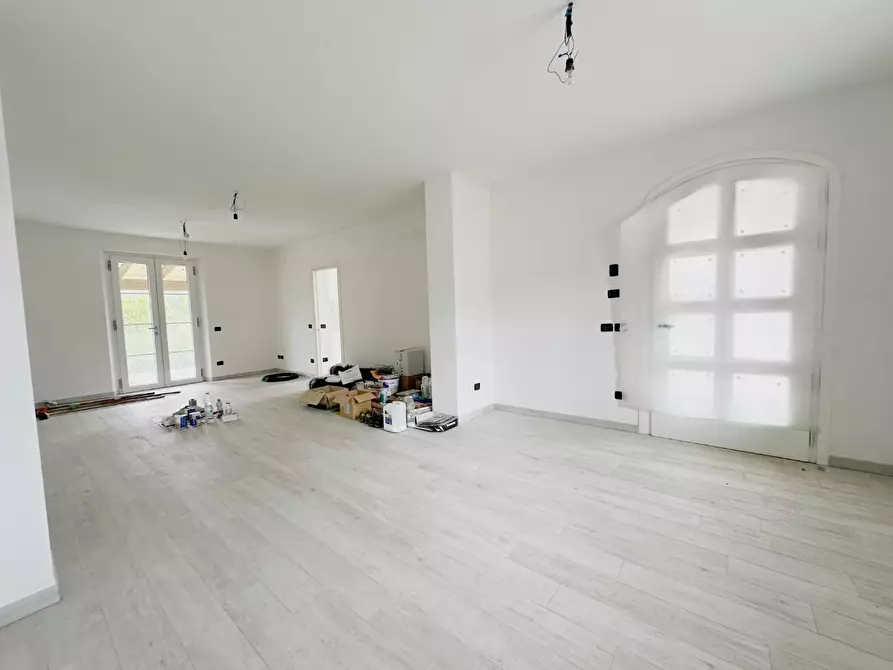 Immagine 3 di Villa in vendita  a Capannori